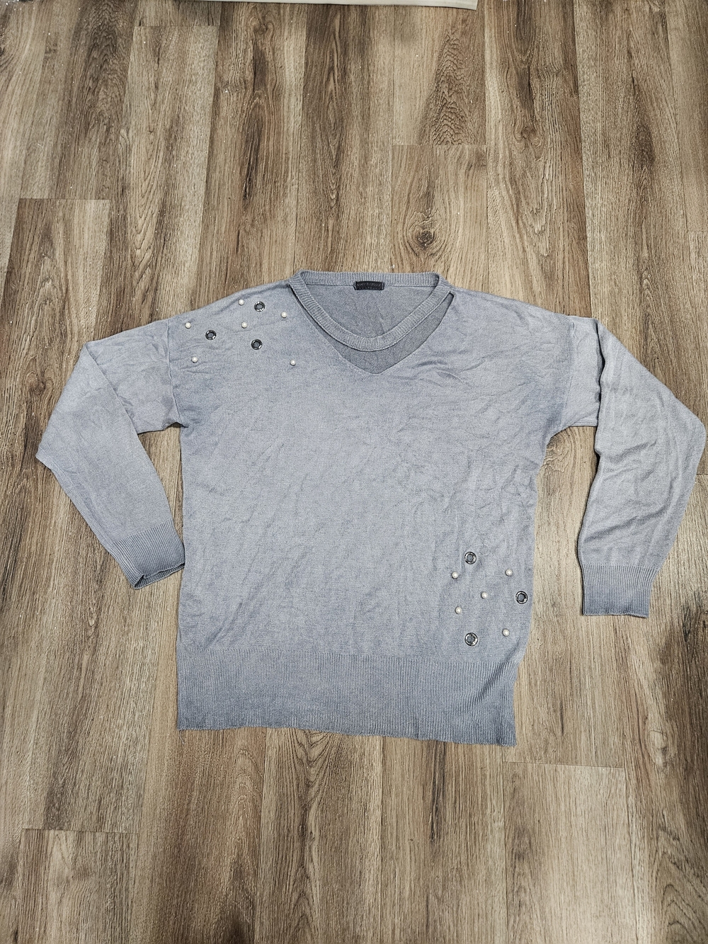 Embellished V-Neck Women's Sweater in Light Gray
